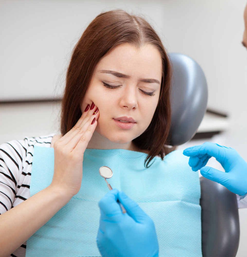 Patient has a toothache at dental clinic.